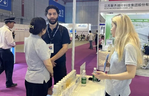 Derniers blogs de l'entreprise sur Faits saillants de la journée d'ouverture | Junhe Technology fait ses débuts au SNEC 2026 Shanghai PV Expo
